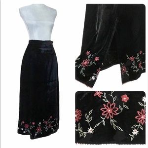 Vintage 90’s velvet embroidered maxi skirt, M